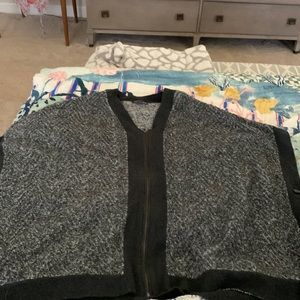 A Pea in the pod maternity cape